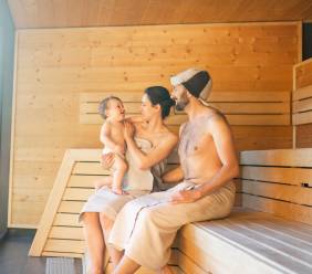 Děti a saunování: Kdy vzít dítě poprvé do sauny a na co dávat pozor